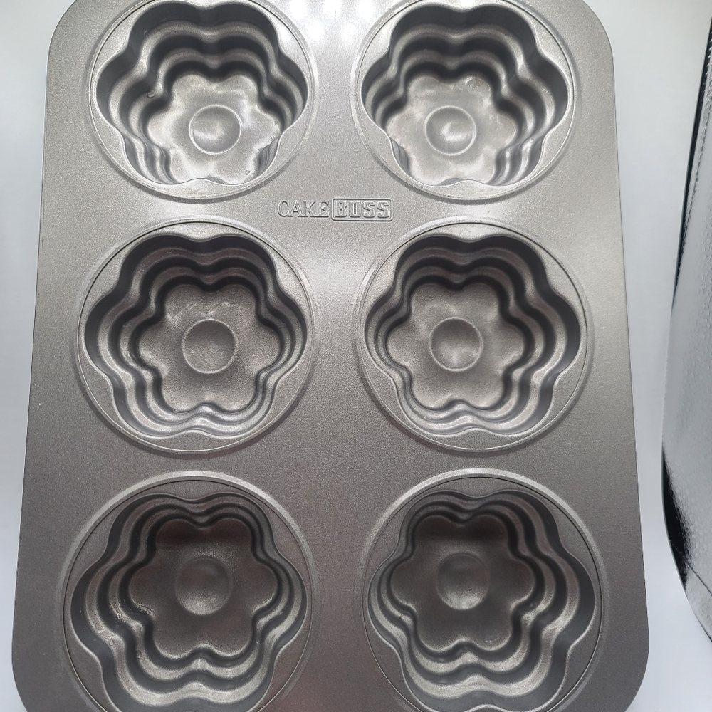 Cake Boss Floral Cake Pans 2 large deep pans and one small shallow pan See desc.
